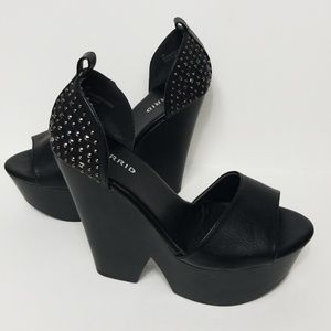 New Torrid Women's 8W Black Studded 5.5" Platform